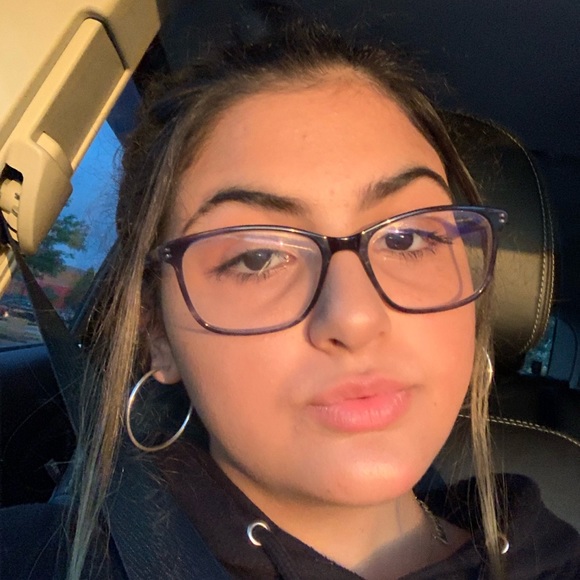 Meet your Posher, Mackenzie - Picture 2 of 7